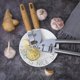 thumbnail image 3 of Prensa de ajo de acero inoxidable 304, trituradora de ajo de alta resistencia, prensa, picadora de ajo, molinillo de mano, lata de jengibre de Metal, madera, 2 uds., 3 of 5