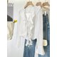thumbnail image 1 of Blusa Femenina Con Cuello V, Volantes Y Plisado En Blanco, 1 of 30