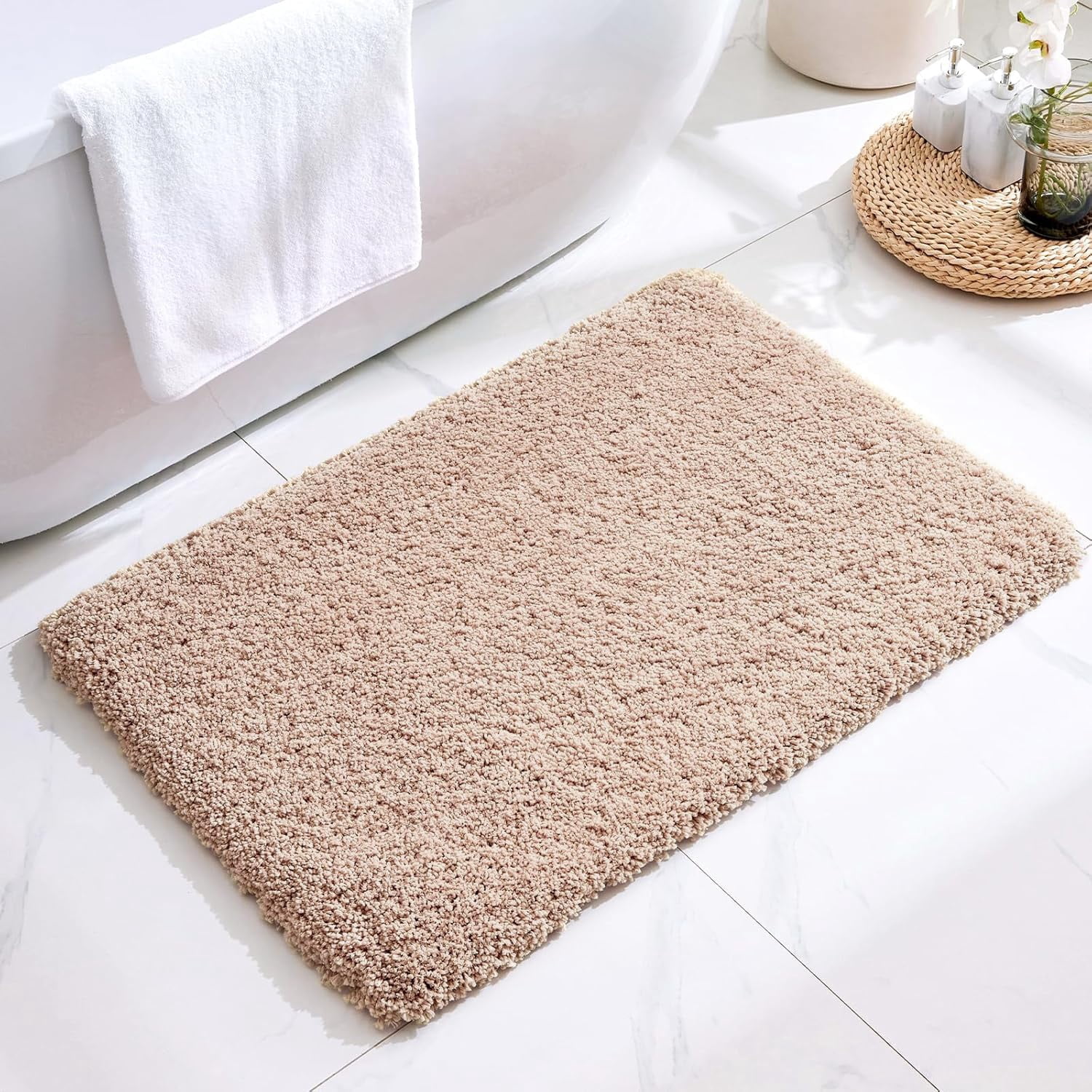Grey Bathroom Rug 17x24 Non-Slip Plush Bath Mat Highly Absorbent Ultra Soft Fluffy Floor Mat Machine Washable for Shower and Tub