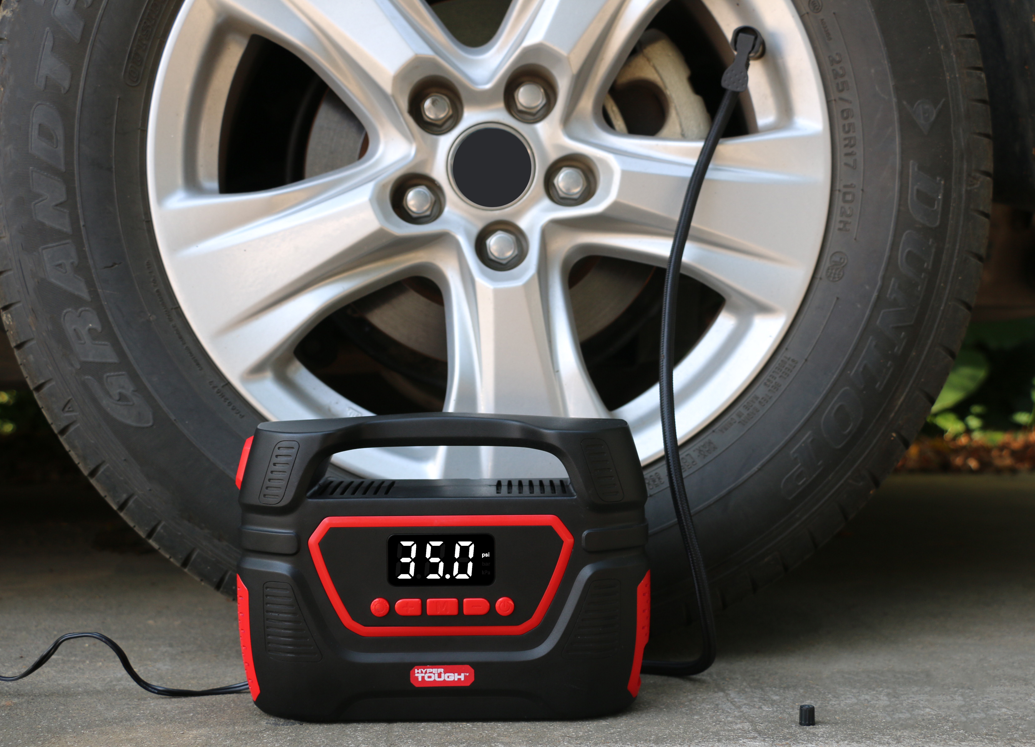 HYPER TOUGH DUAL POWER DIGITAL INFLATOR FOR P195/65R15 CAR TIRE, CAR-DC 12V OR HOME-AC 120V