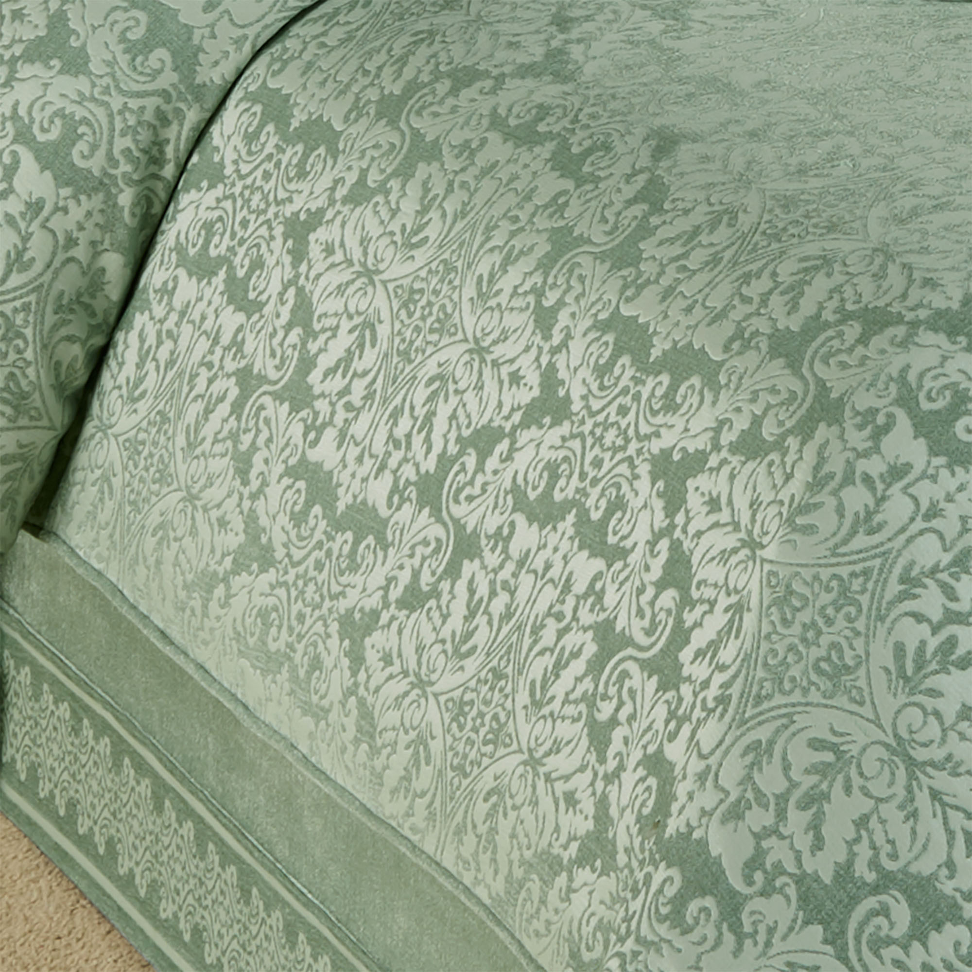 Grandview Comforter Set Aqua Mist Queen Comforter Set 92 x 96 inches