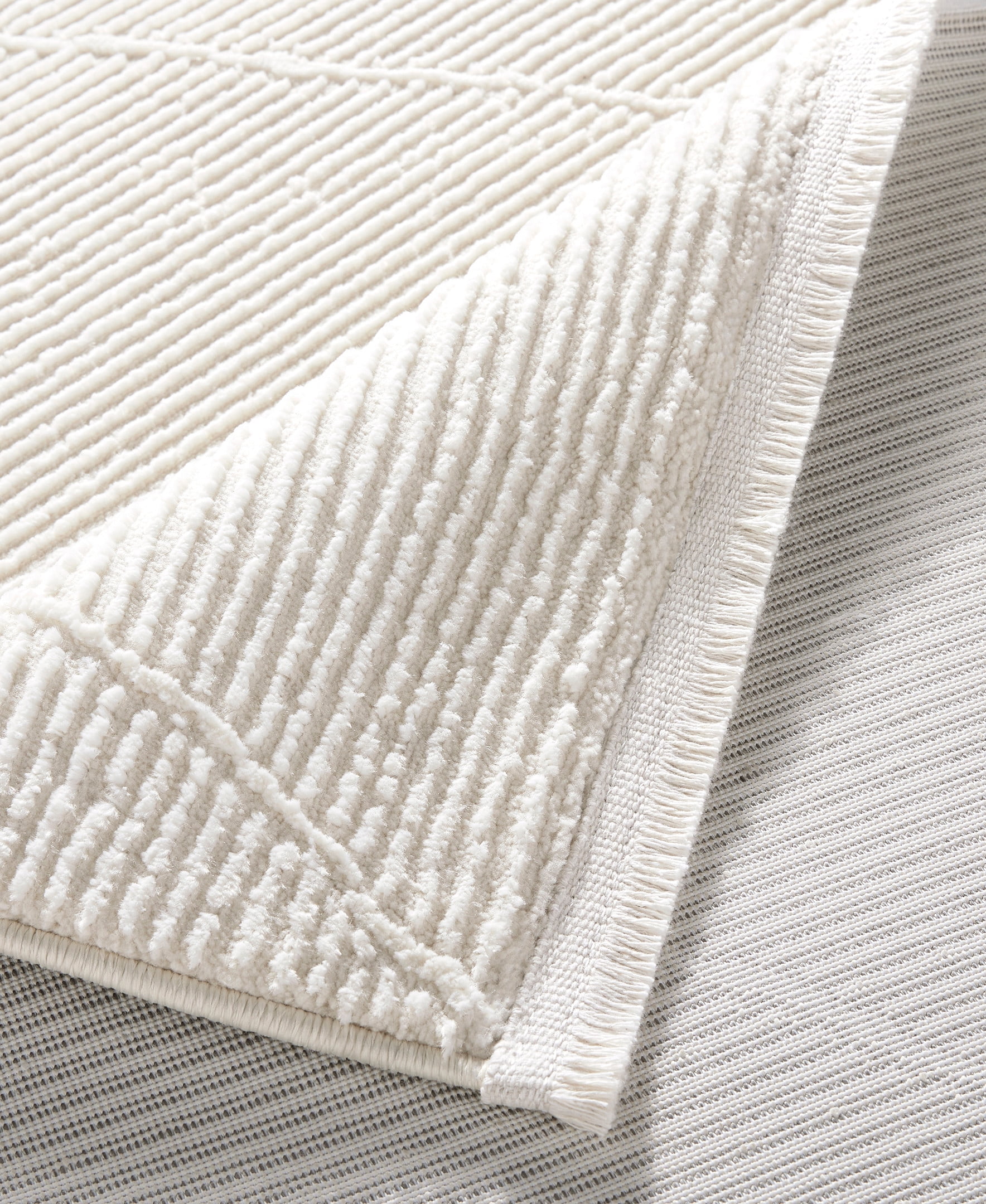 TOWN & COUNTRY LUXE Tretta Contemporary Diamonds Area Rug with Plush High-Low Texture, Ivory, 6'6"x9'6"