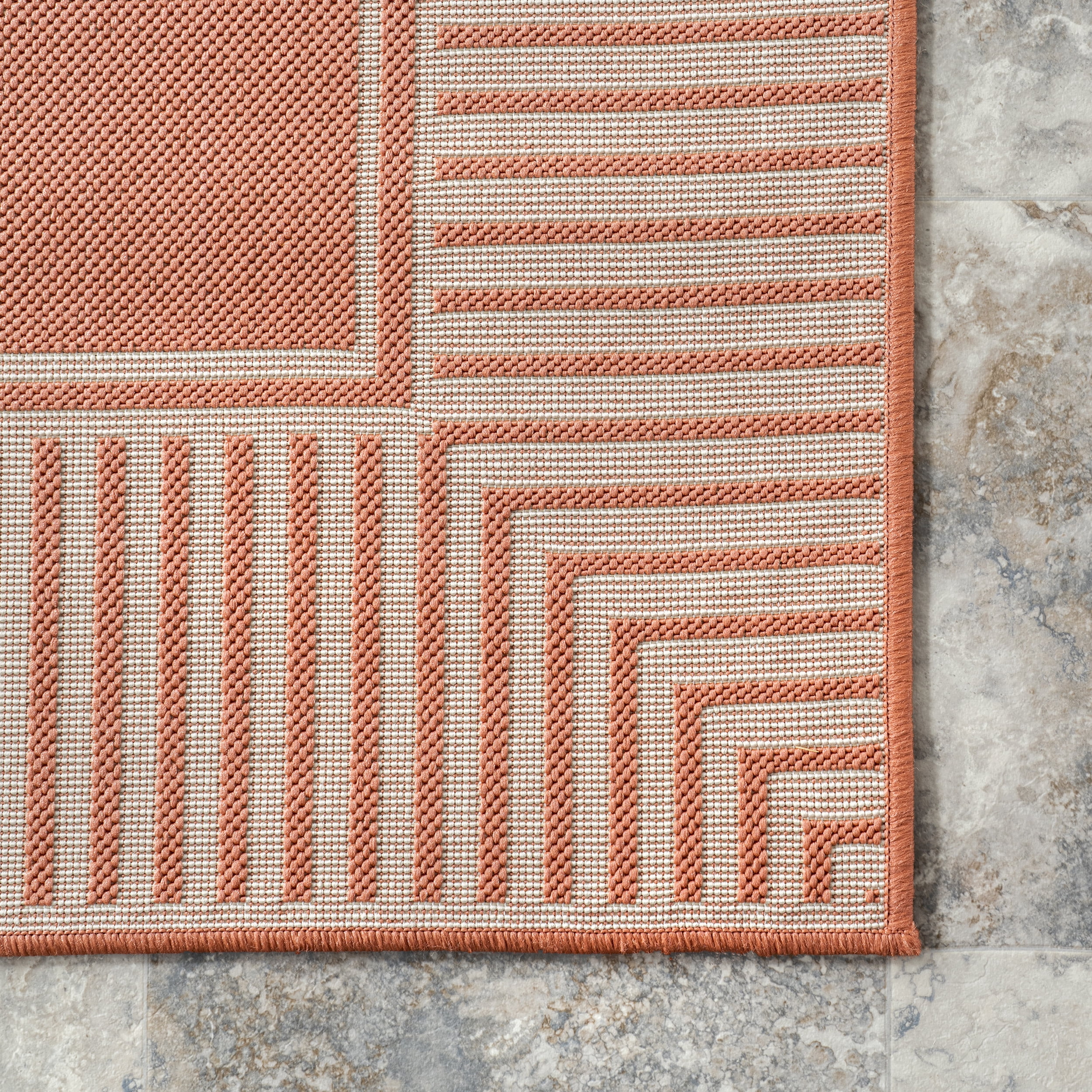 nuLOOM Asha Simple Border Indoor/Outdoor Coral 6' 7" x 9' Casual Area Rug