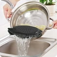 thumbnail image 4 of Filtre à Clipser pour Casseroles et Poêles, Filtre à Coller Approuvé par la FDA, Silicone Résistant à la Chaleur, Facile à Utiliser et à Ranger, Lavable au Lave-Vaisselle, 4 of 6