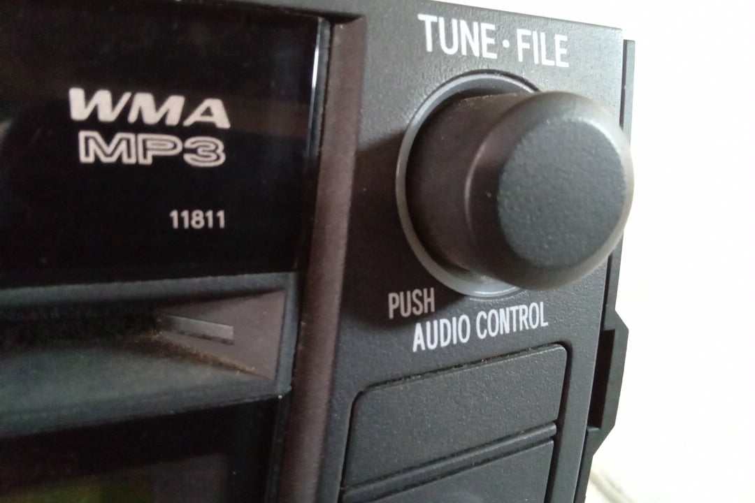 Pre-Owned 2007 Toyota Rav4 AM FM CD Receiver 8612042160 Face 11811 OEM LKQ - Verify Specific Vehicle Fitment In Description - (Good)