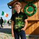 thumbnail image 5 of Blusa y camisa de manga corta con cuello vuelto, moderna e informal, con estampado del Día de San Patricio, con bolsillo, para uniforme escolar, para niños y niñas de 2 a 15 años., 5 of 7