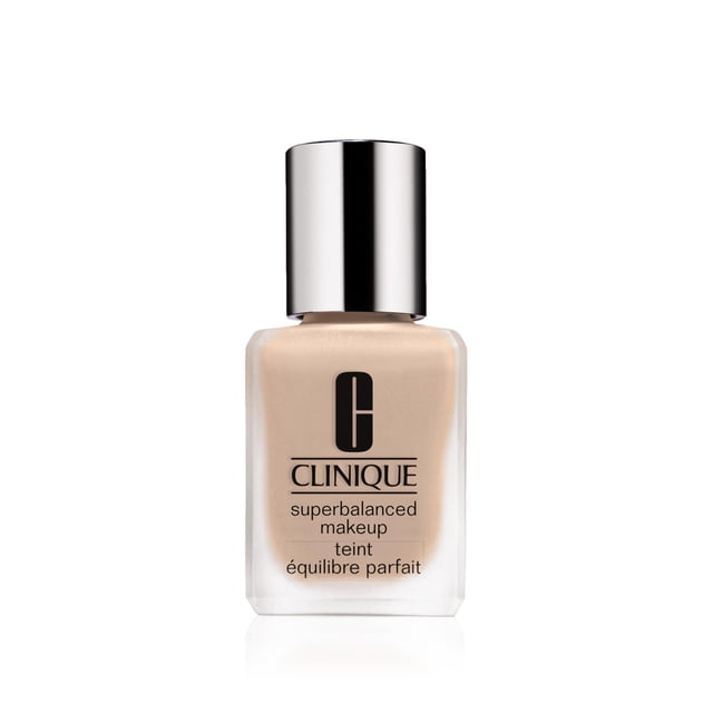 Base líquida Clinique Superbalanced™ sin aceite SPF 15