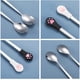 thumbnail image 3 of Paquete de 2 cucharas para perros y gatos, tarro para mascotas, cuchara de acero inoxidable para comida de mascotas, cuchara para garra de gato, tarro de comida para perros y gatos, blanco y negro Zhivalor WRJM-287, 3 of 4