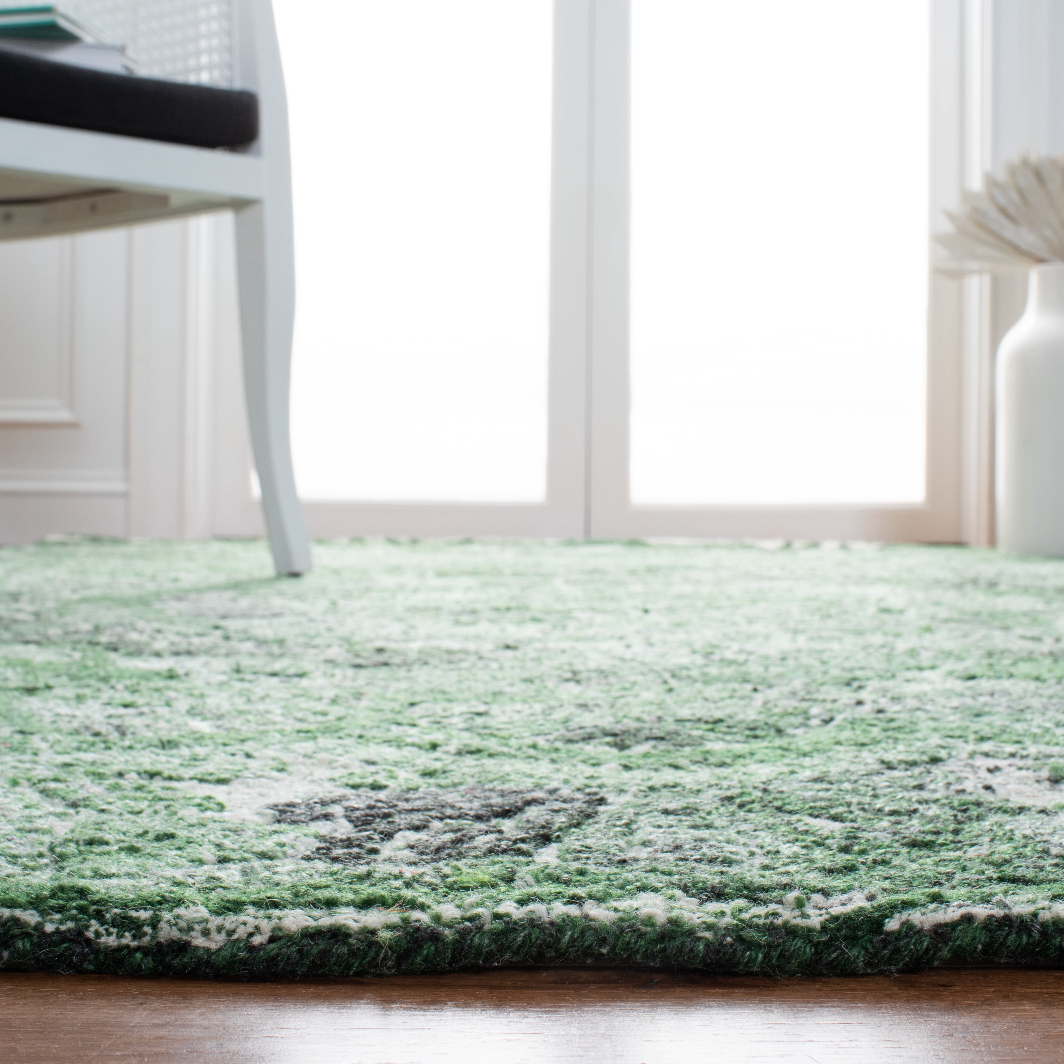 SAFAVIEH Marquee Georgiana Floral Runner Rug, Green/Ivory, 2'3" x 8'