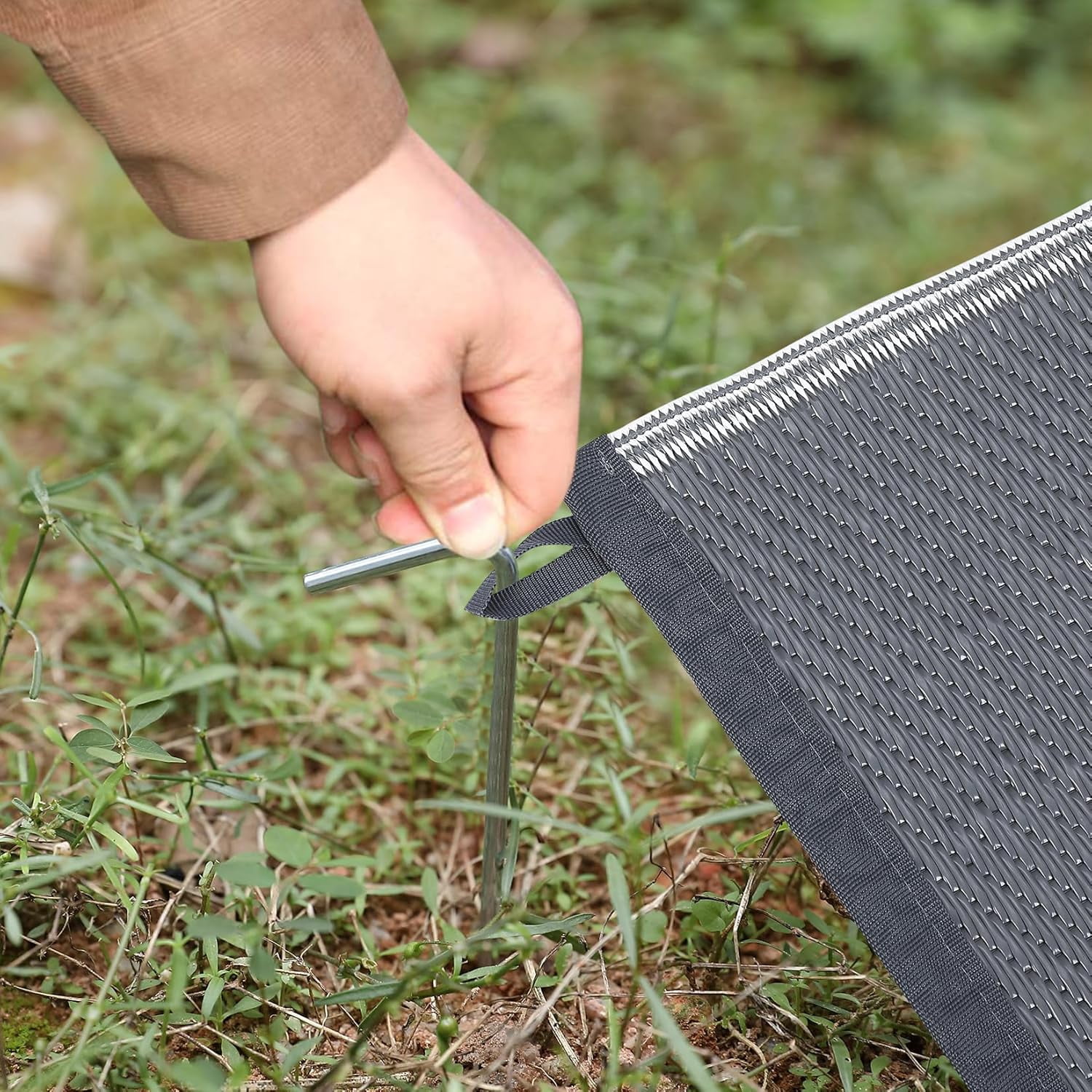 Funslane Outdoor Rug 10' x 14', Waterproof Plastic Straw Mat, Foldable & Reversible, Indoor Outdoor Rugs for Patio, Deck, RV, Beach, Picnic, Gray/White