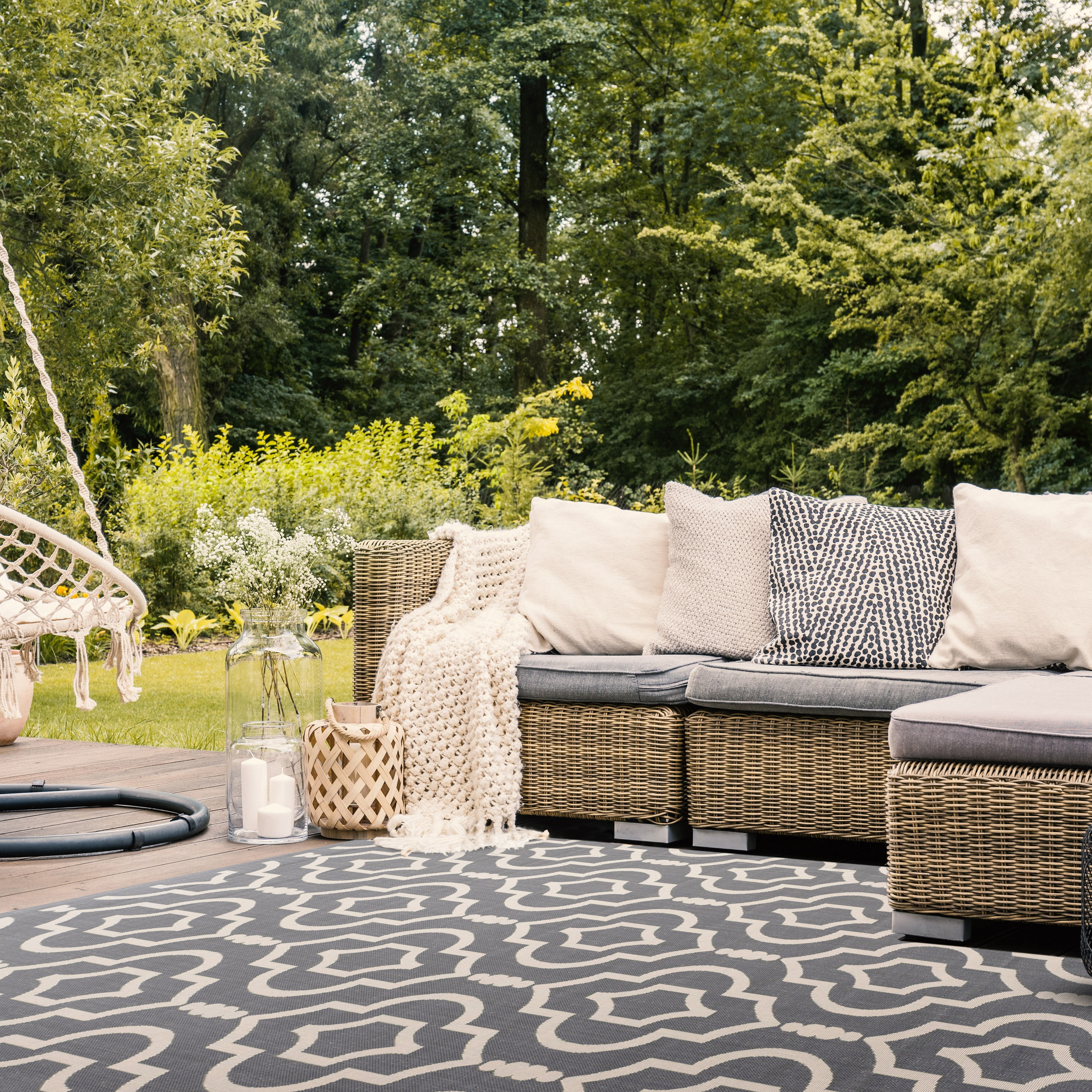 Safavieh Courtyard Lavern Geometric Indoor/Outdoor Area Rug, Anthracite/Beige, 9' x 12'