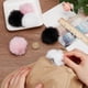 thumbnail image 3 of 6 unidades en 3 colores para zapatos: broches desmontables con pompón de peluche, clips esponjosos para zapatos, pompón de pelo., 3 of 6