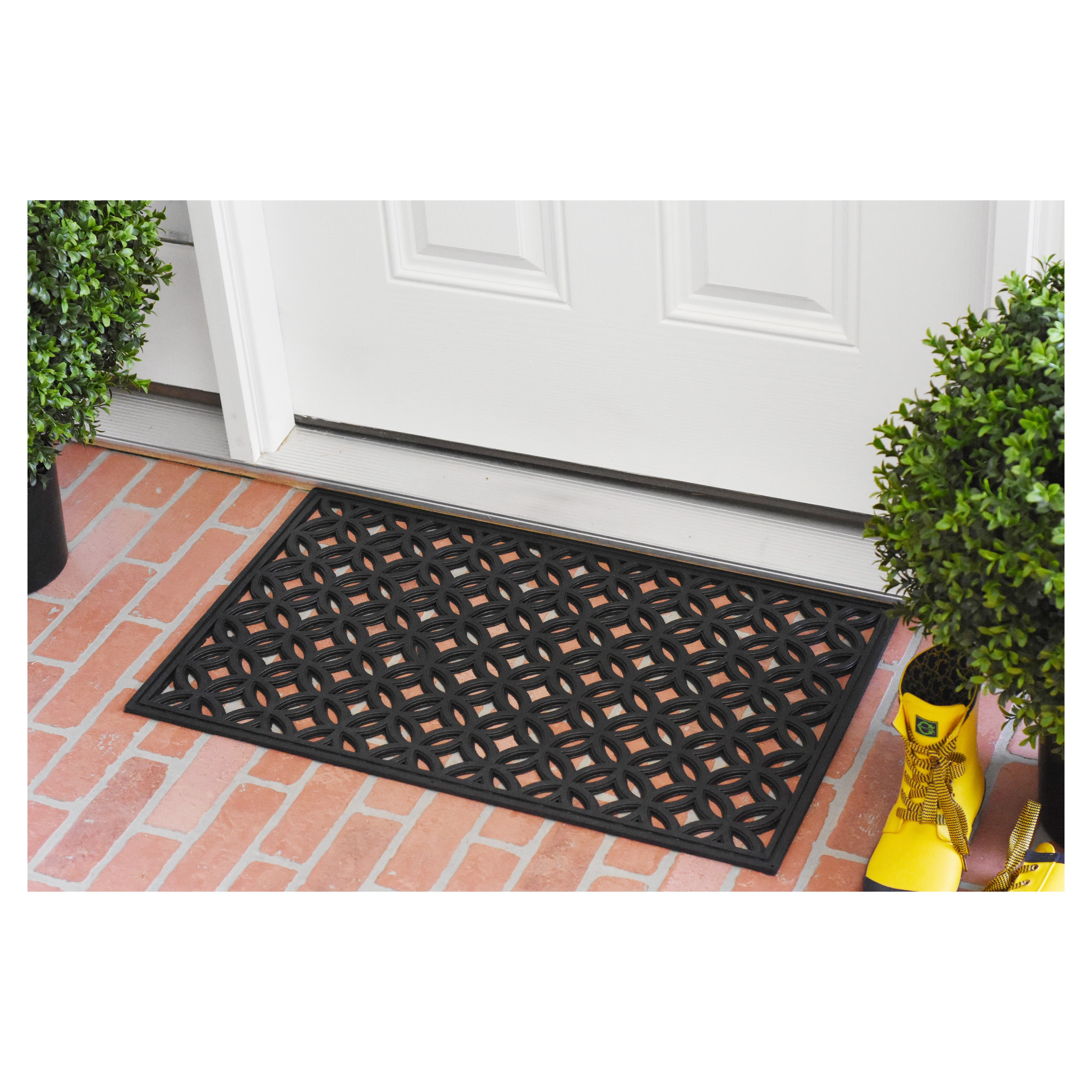 Calloway Mills Circles Rubber Outdoor Doormat 18" x 30"