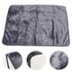 thumbnail image 4 of Manta impermeable para mascotas: 100 x 75 cm, resistente al agua, suave y lavable, ideal para sofás y muebles., 4 of 6