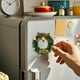 thumbnail image 5 of Mini guirnalda magnética navideña | Decoración festiva para el refrigerador con campanas y estrellas | Pack de 2 coronas de plástico para decorar el hogar y la oficina en Navidad, 5 of 6