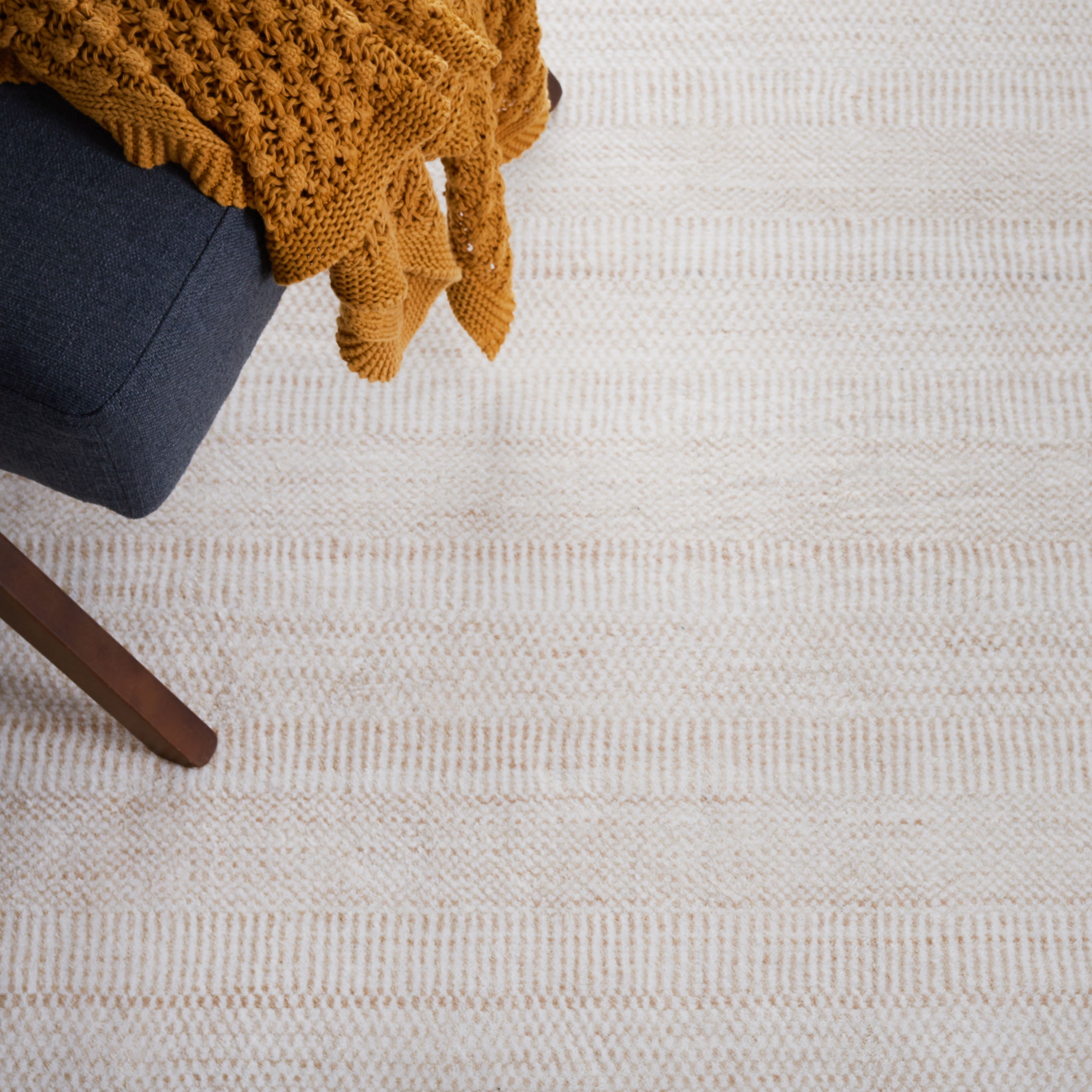 SAFAVIEH Mirage Handan Distressed Polyester Area Rug, Beige/Ivory, 6' x 9'