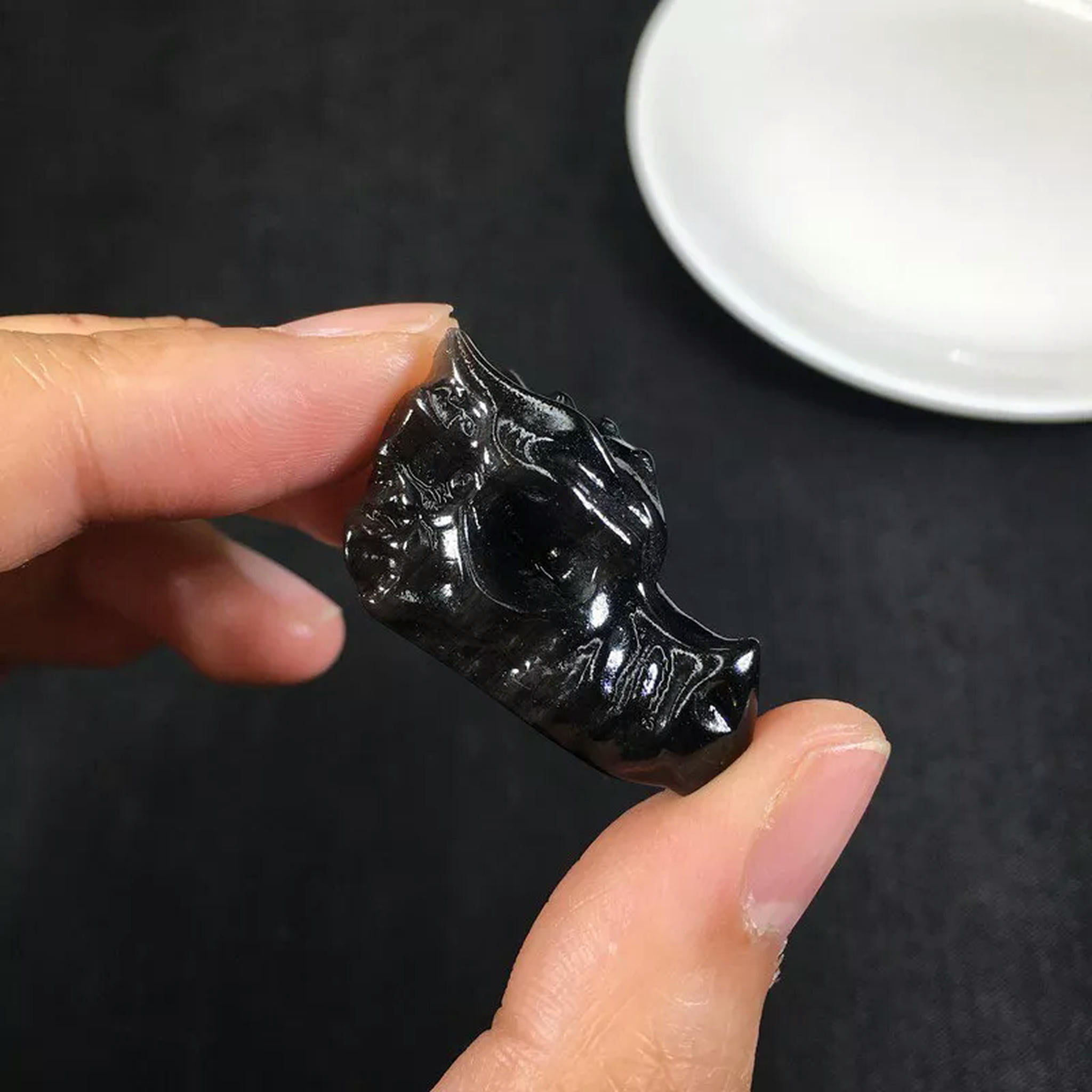 EOEMY 10Pcs Natural Black Obsidian Quartz Crystal Dragon Head Skull Carved Mini Statue