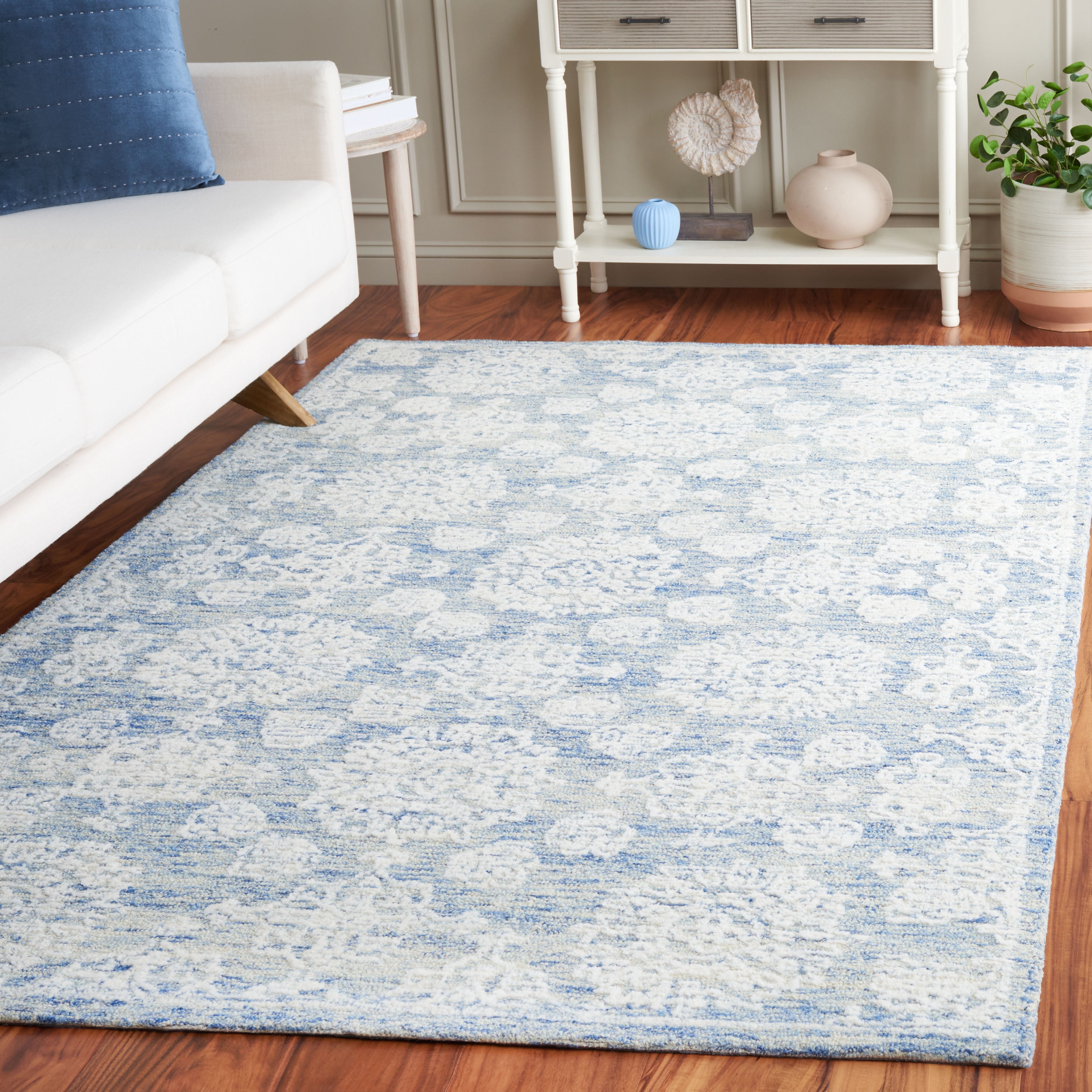 SAFAVIEH Ebony Aideen Floral Area Rug, Ivory/Blue, 4' x 6'