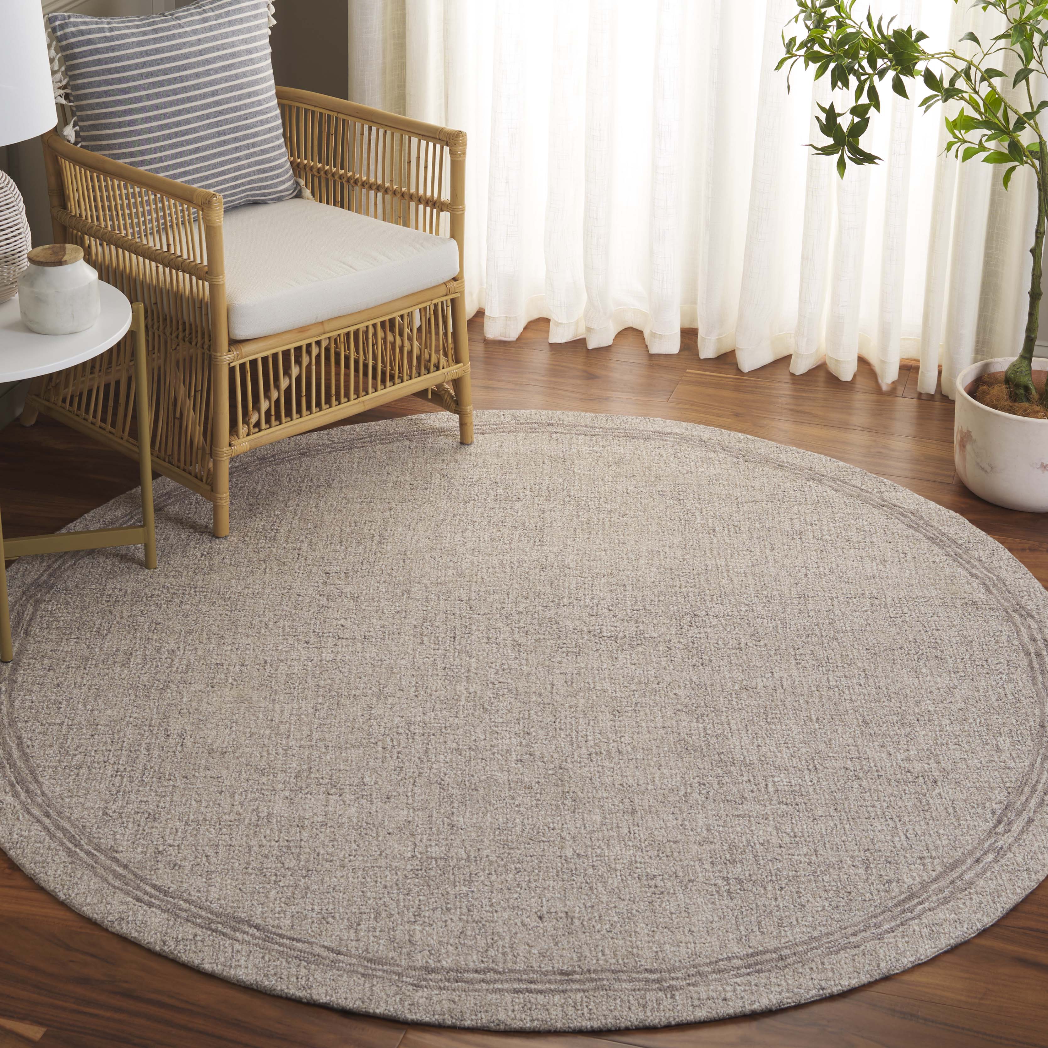 SAFAVIEH Ebony Luanne Bordered Area Rug, Grey, 6' x 6' Round