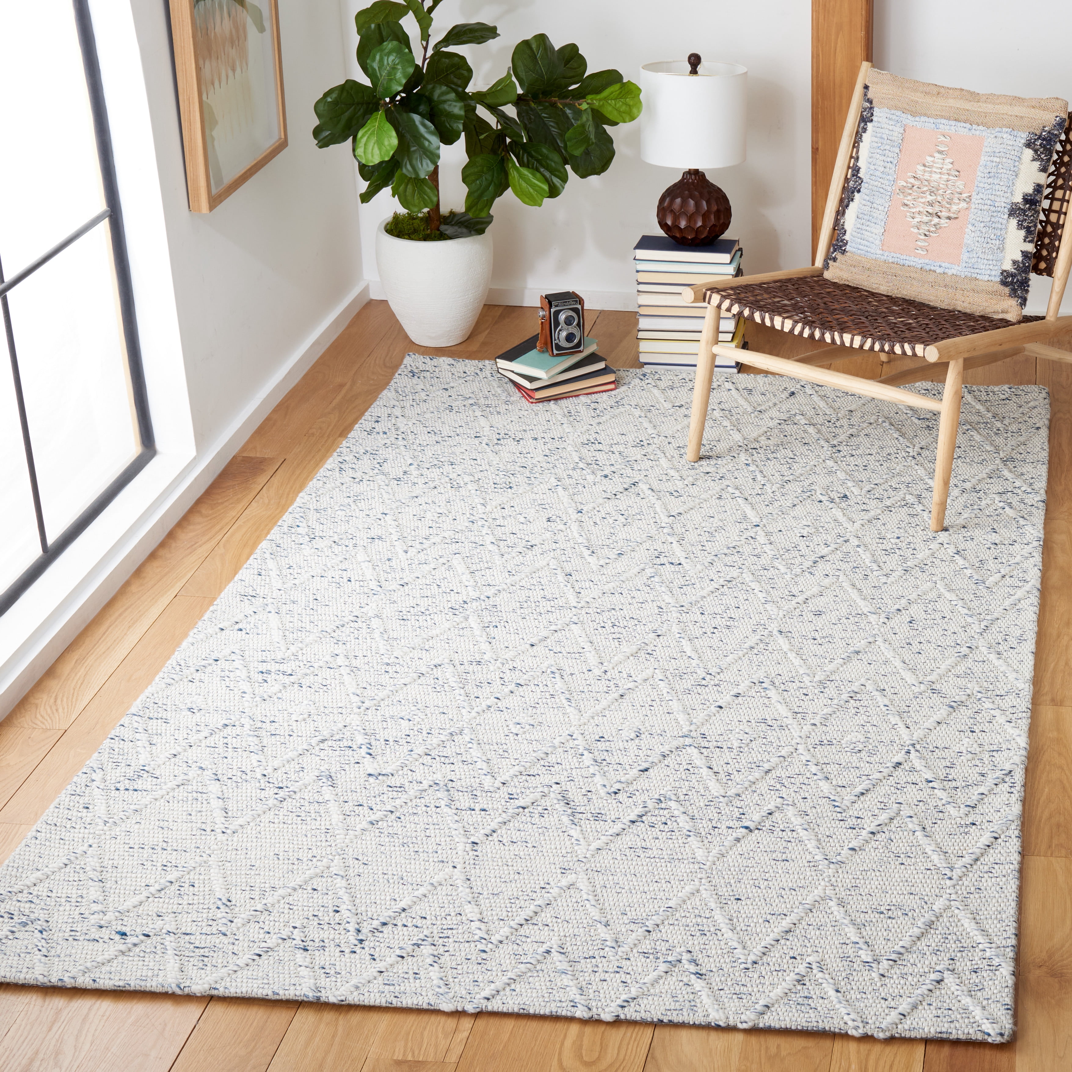 SAFAVIEH Marbella Ciannait Distressed Area Rug, Blue/Ivory, 6' x 6' Square