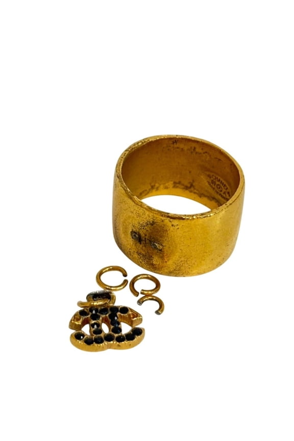 Pre-Owned CHANEL 01A Rhinestone Coco Mark Ring (Size 12)