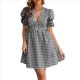 thumbnail image 3 of Vestido Midi con Estampado de Cuadros Retro para Mujer, Cuello en V, Corta, Volantes, Informal, Abotonado Negro M, 3 of 7