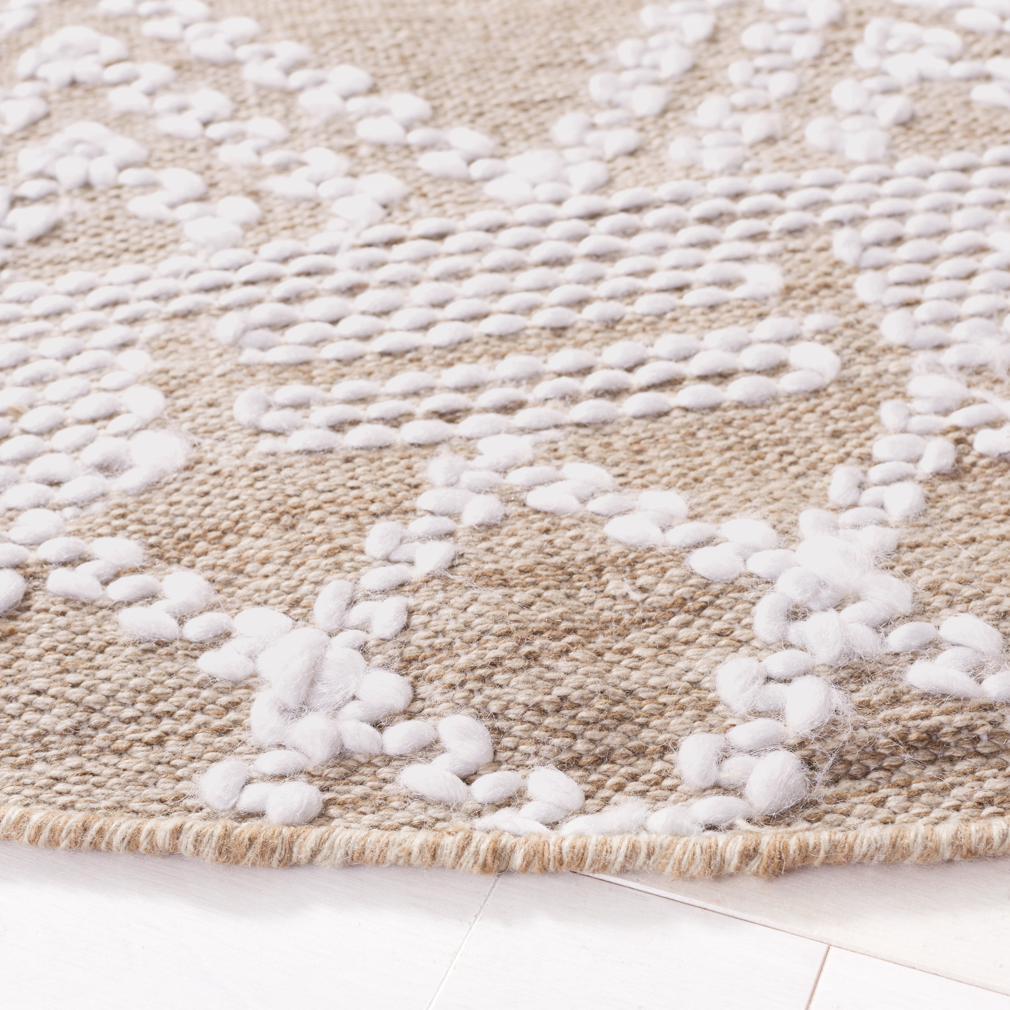 Safavieh Kilim Emory Tribal Polyester Area Rug, Beige/Ivory, 6' x 6' Round