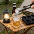 thumbnail image 1 of Bandeja para hielo con forma de calavera: molde de silicona con forma de calavera pirata para whisky, cócteles y bebidas temáticas. Cubitera de hielo de fusión lenta para bares caseros y fiestas de, 1 of 6