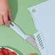 thumbnail image 5 of Juego de tablas de cortar con cuchillo para frutas y verduras | Kit de herramientas de corte de cocina de plástico portátil | Empuñadura ergonómica, ligera, compacta | Incluye 1 tabla de cortar y, 5 of 5