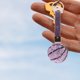 thumbnail image 4 of IDEANATEGRATE Accesorio Llavero Morado Con De Baloncesto Y En Rhinestones Para Deportes, 4 of 8