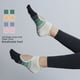thumbnail image 2 of Calcetines de yoga con empeine antifugas y diseño de bloques de colores, de silicona, antideslizantes, con cinco dedos, deportivos, para pilates y fitness en interiores, 2 of 6