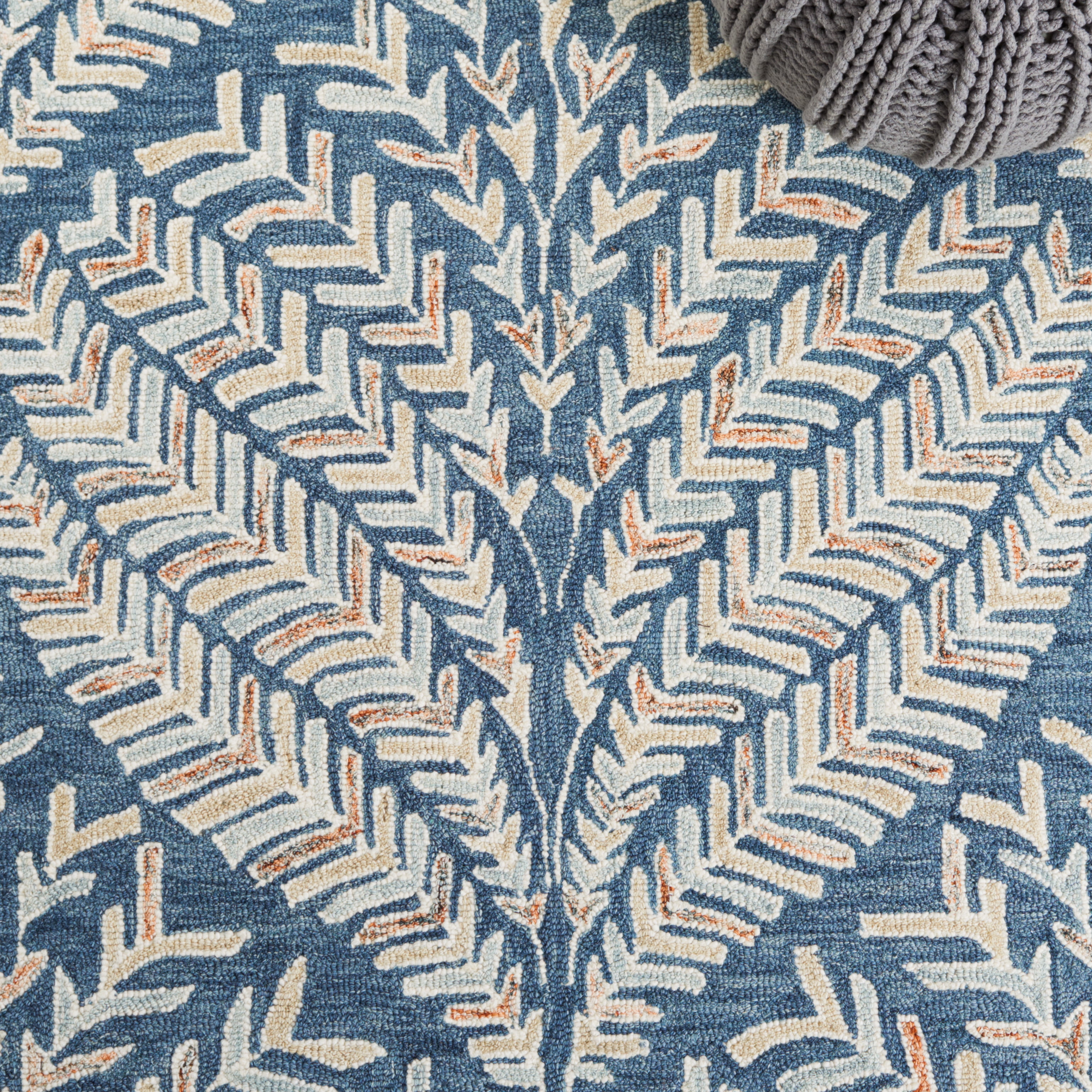 SAFAVIEH Capri Proinsias Leaves Wool Area Rug, Grey/Ivory, 3' x 3' Round