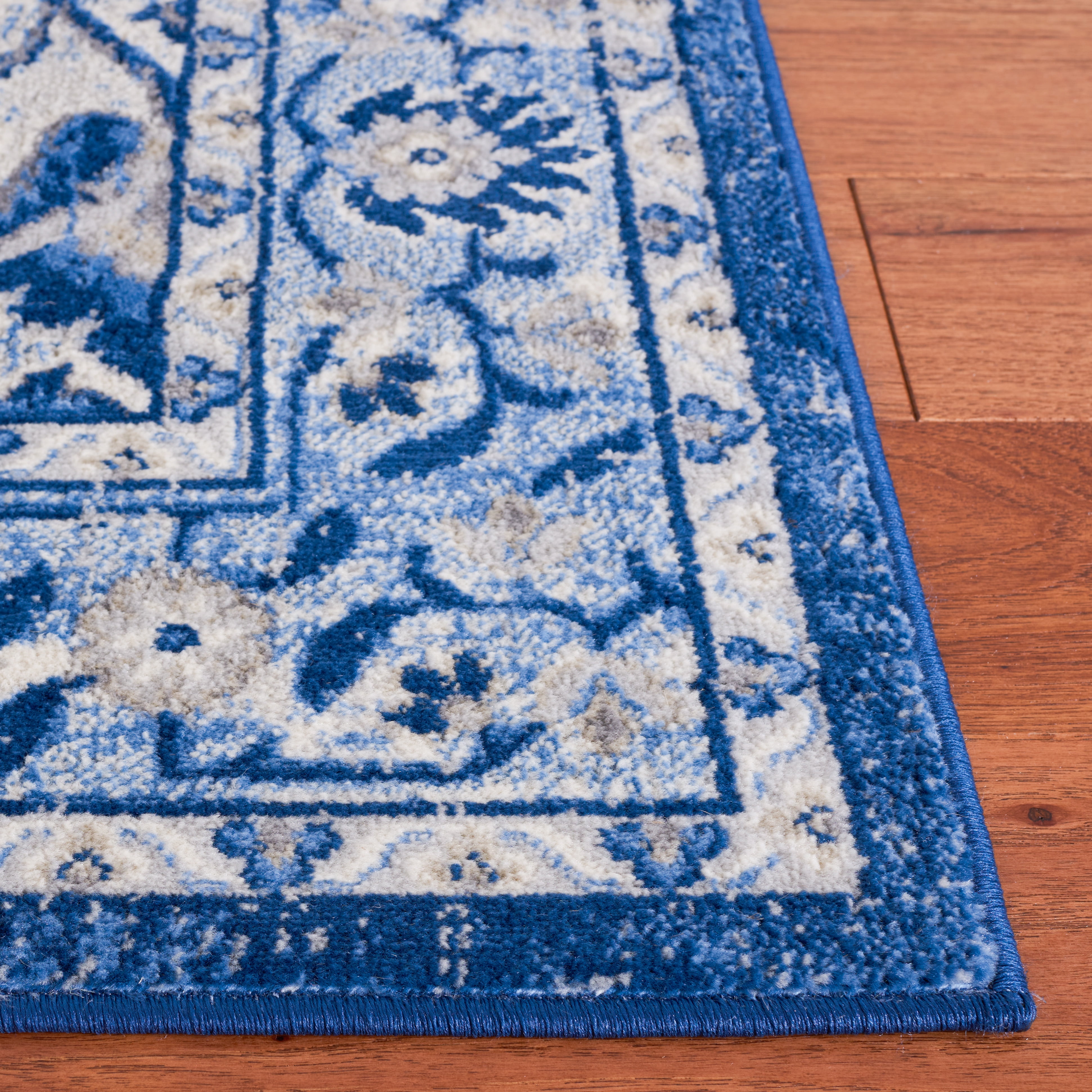 SAFAVIEH Brentwood Theobald Oriental Area Rug, Ivory/Navy, 4' x 6'