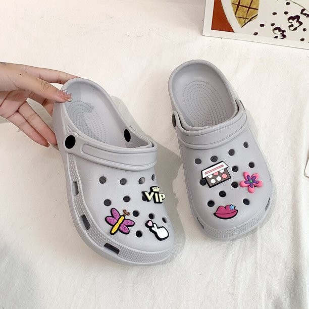 Zuecos bonitos de dibujos animados para hombre y mujer, sandalias con agujeros a la moda, zapatillas de suela gruesa, ropa exterior, paquete de verano, novedad de 2023 Qiuyongming unisex