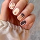 thumbnail image 3 of Con piezas rayadas, incluyendo un set de diseño de uñas acrílicas pegadas, es un pegamento para uñas y un molde de presión para mujeres y niñas, 24 pegamentos, 3 of 8