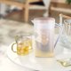 thumbnail image 4 of Jarra de plástico con filtro para café frío, té con leche y bebidas heladas | Colador integrado y escala de medición para una mezcla precisa | Uso comercial en cafeterías, tiendas y restaurantes, 4 of 5