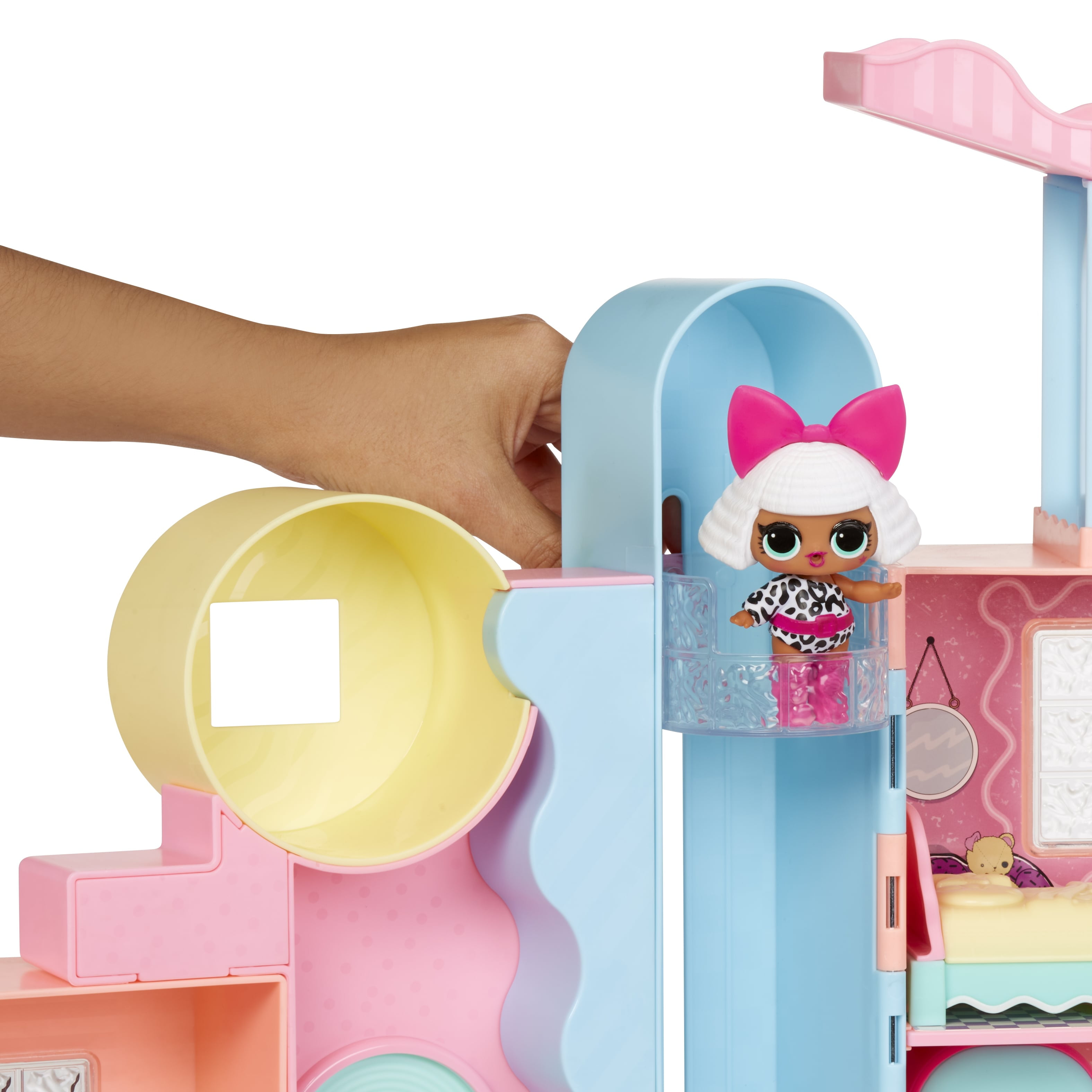 LOL Surprise Squish Sand Magic House with Tot Playset with Collectible Doll, Squish Sand, Surprises, Accessories, Girls Gift Age 4+