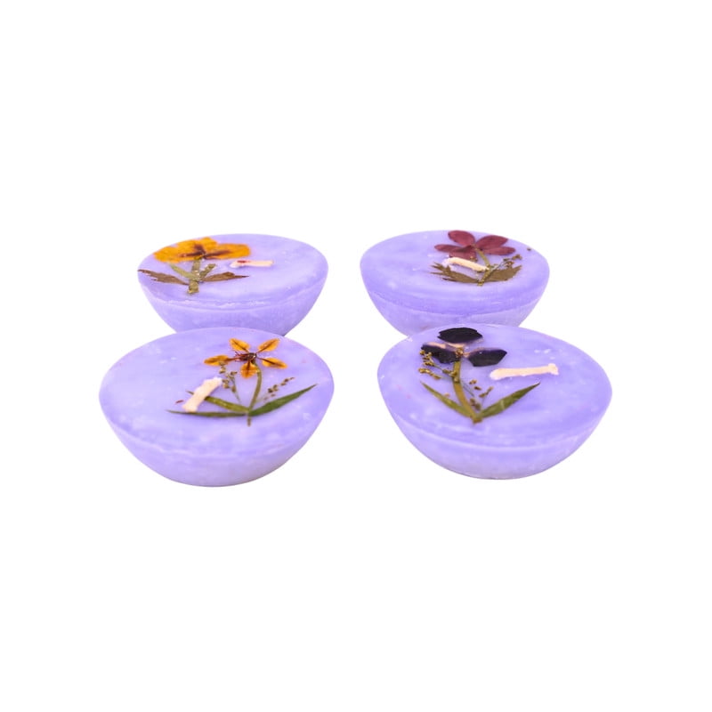 Natural Soy Wax Candle with Dried Flowers for Cozy Evenings