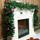 thumbnail image 1 of Xihbxyly Guirnalda Navideña Artificial de 2,7 M, Enredaderas de Pvc con Bolas y Flores Rojas, Decoración Navideña para Interiores y Exteriores, Perfecta para Puertas y Ventanas, Ideal para Navidad y, 1 of 1