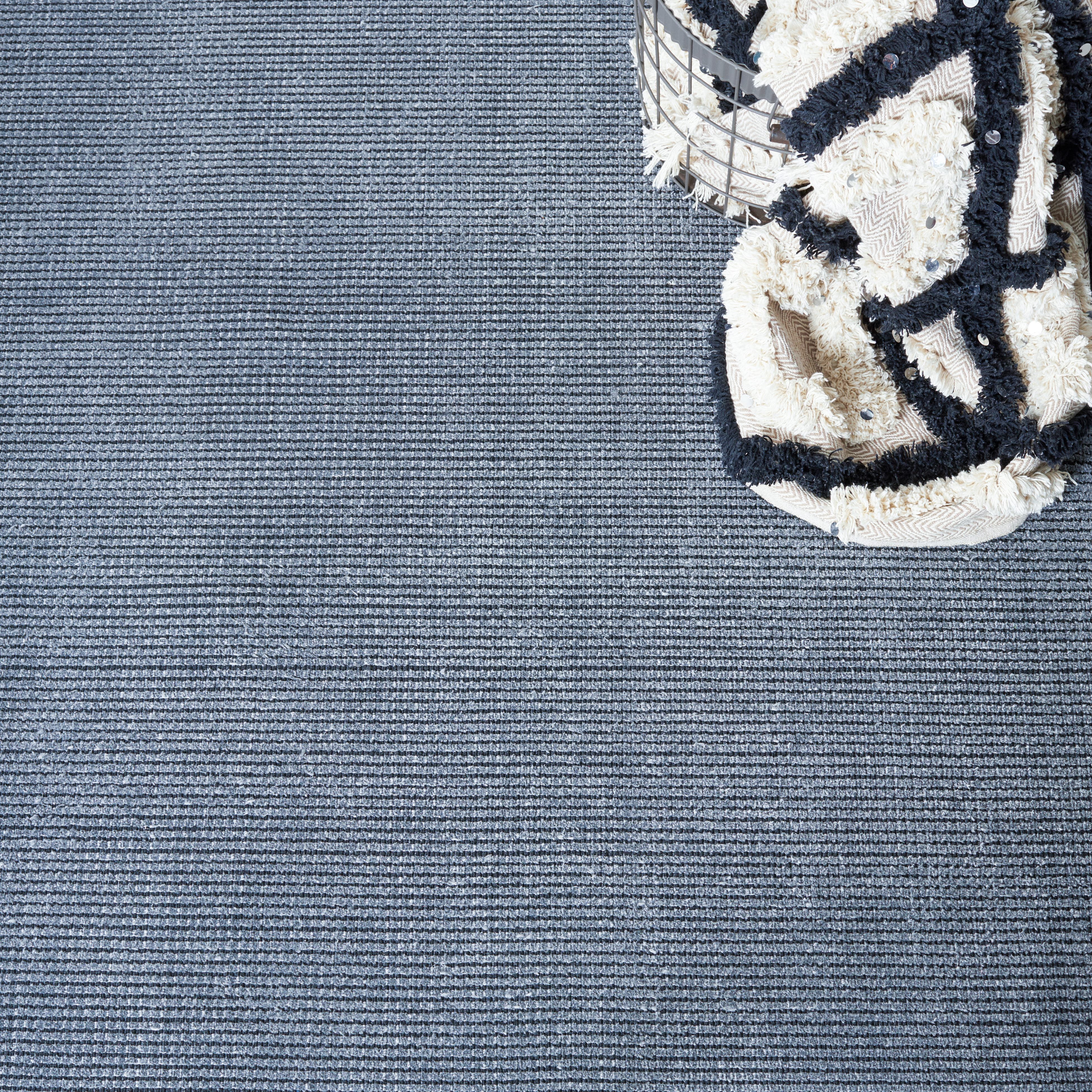 SAFAVIEH Classic Vintage Blanca Distressed Area Rug, Dark Grey, 6' x 6' Round