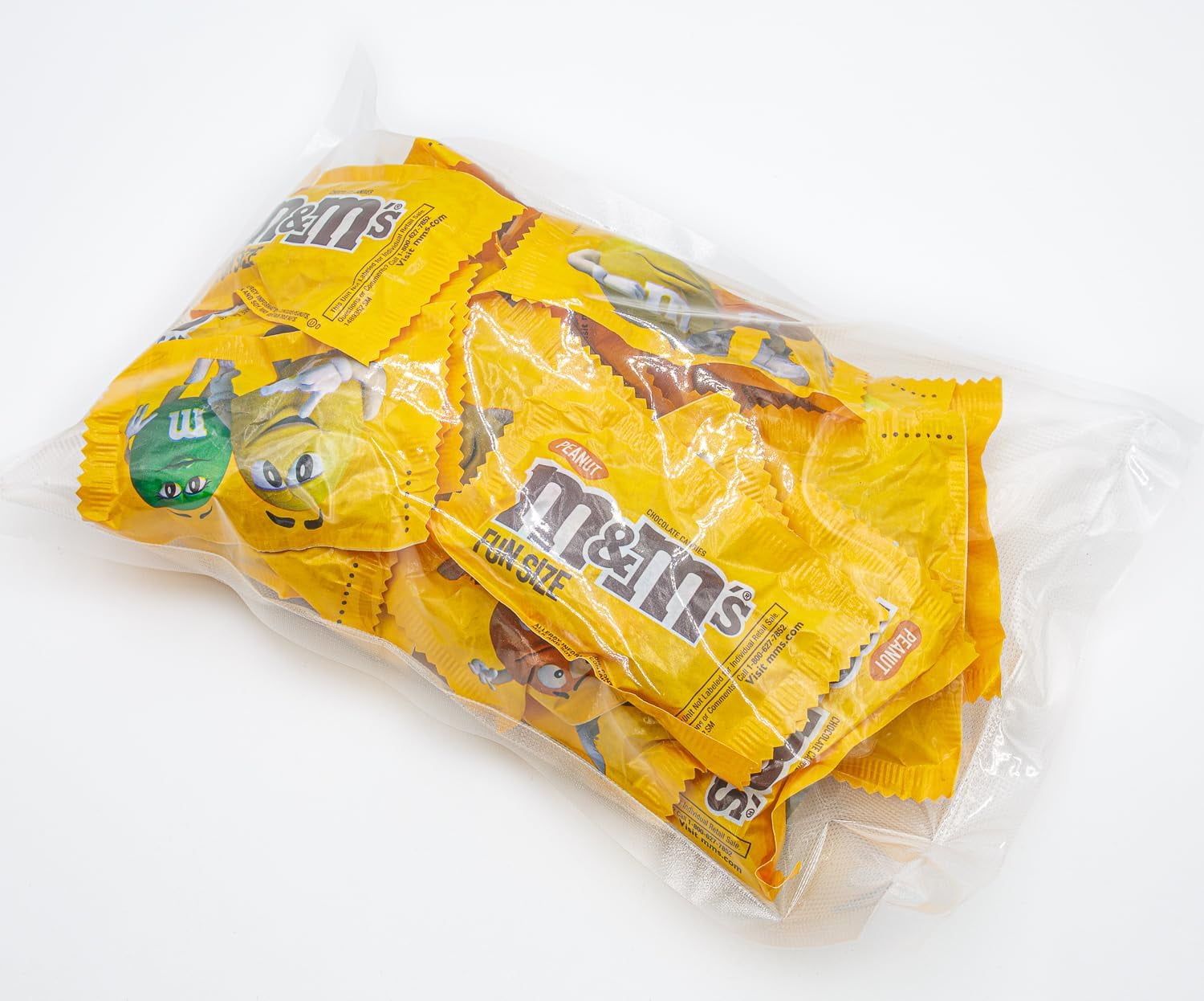 M&M'S Peanut Milk Chocolate 3 lb – Anti Melt Pack, Bulk Candy in Resealable Bag, 72 Fun Size Pieces