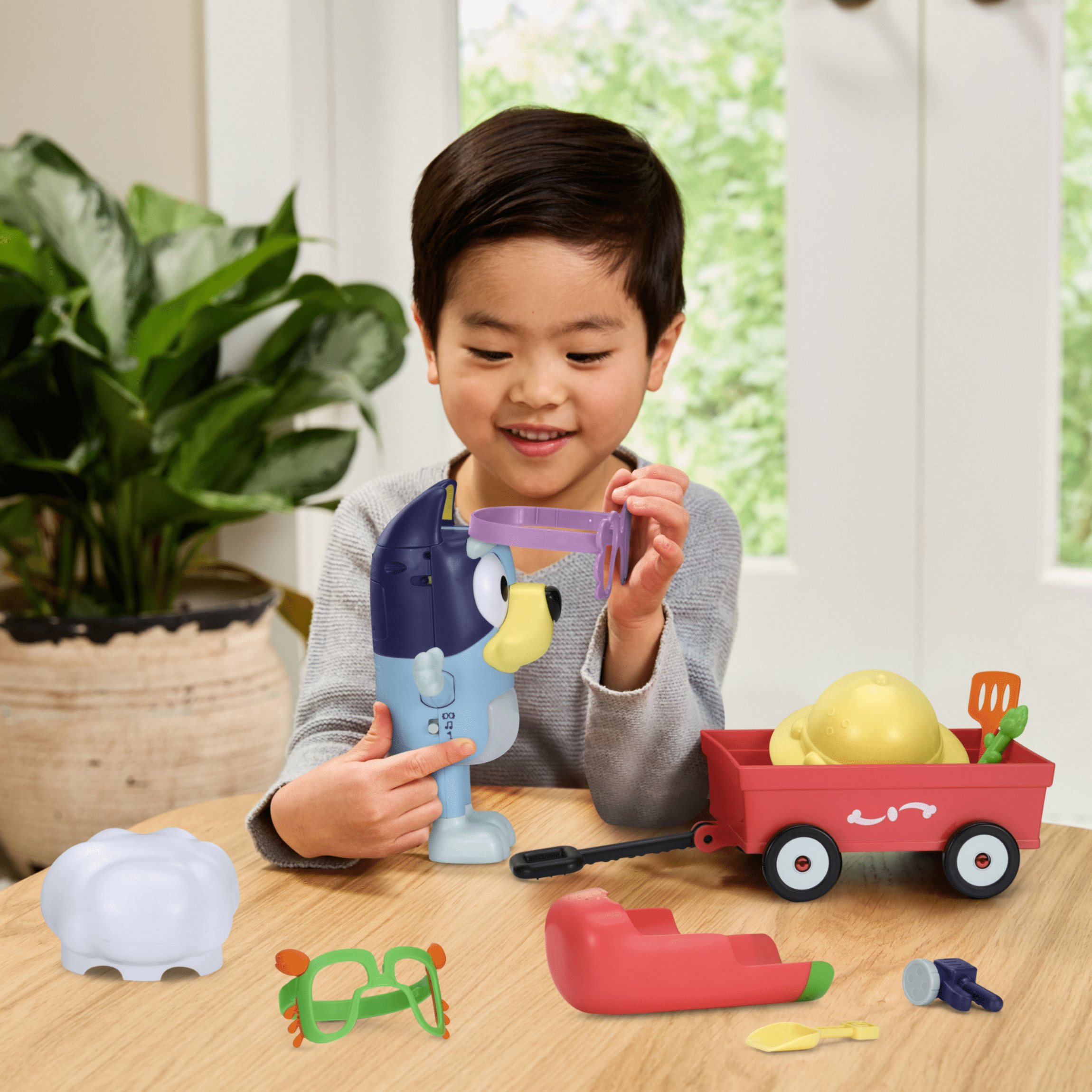 VTech® Bluey Dress-Up Bluey with Dress-Up Accessories and Wagon - English Version, 3-6 Yrs, VT BLUEY DRESS UP EN