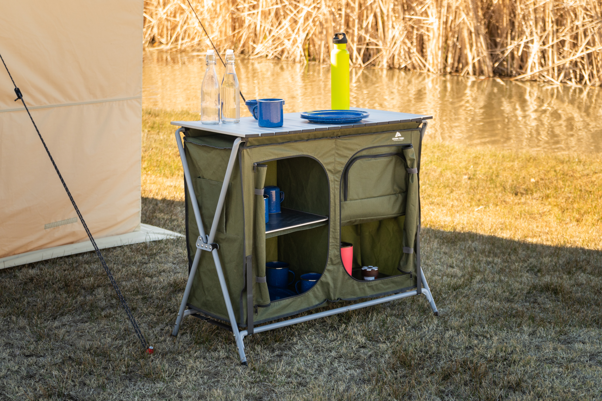 Mesa de campamento, gris, 34.2" ancho x 19.6" fondo x 31.5" alto, nueva 6