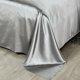 thumbnail image 4 of Juego de cama de 4 piezas: funda nórdica de suave satén de seda 220 x 240 cm, sábana ajustable y funda de almohada (Plata), 4 of 5