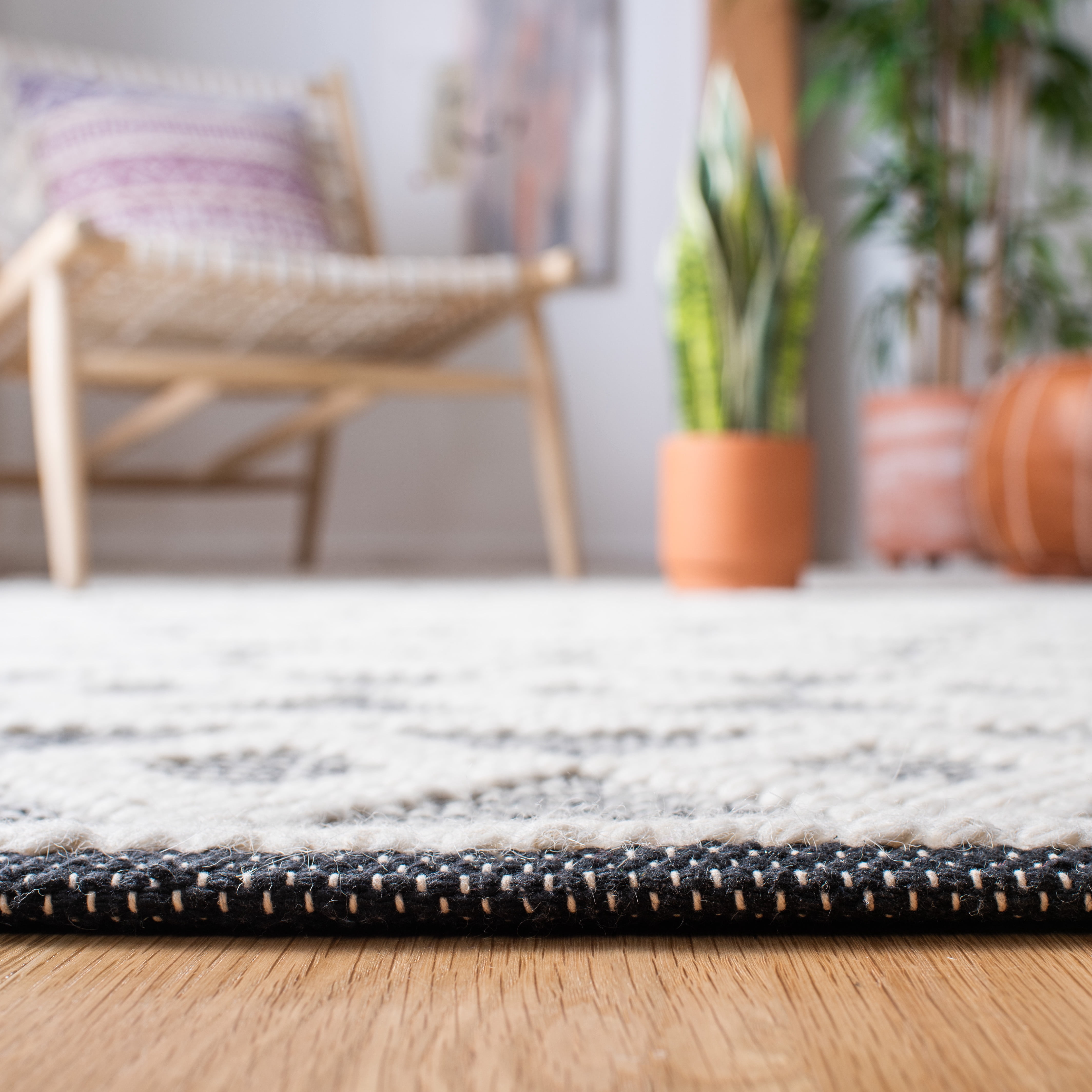 SAFAVIEH Natura Jayla Geometric Area Rug, Ivory/Black, 6' x 6' Square