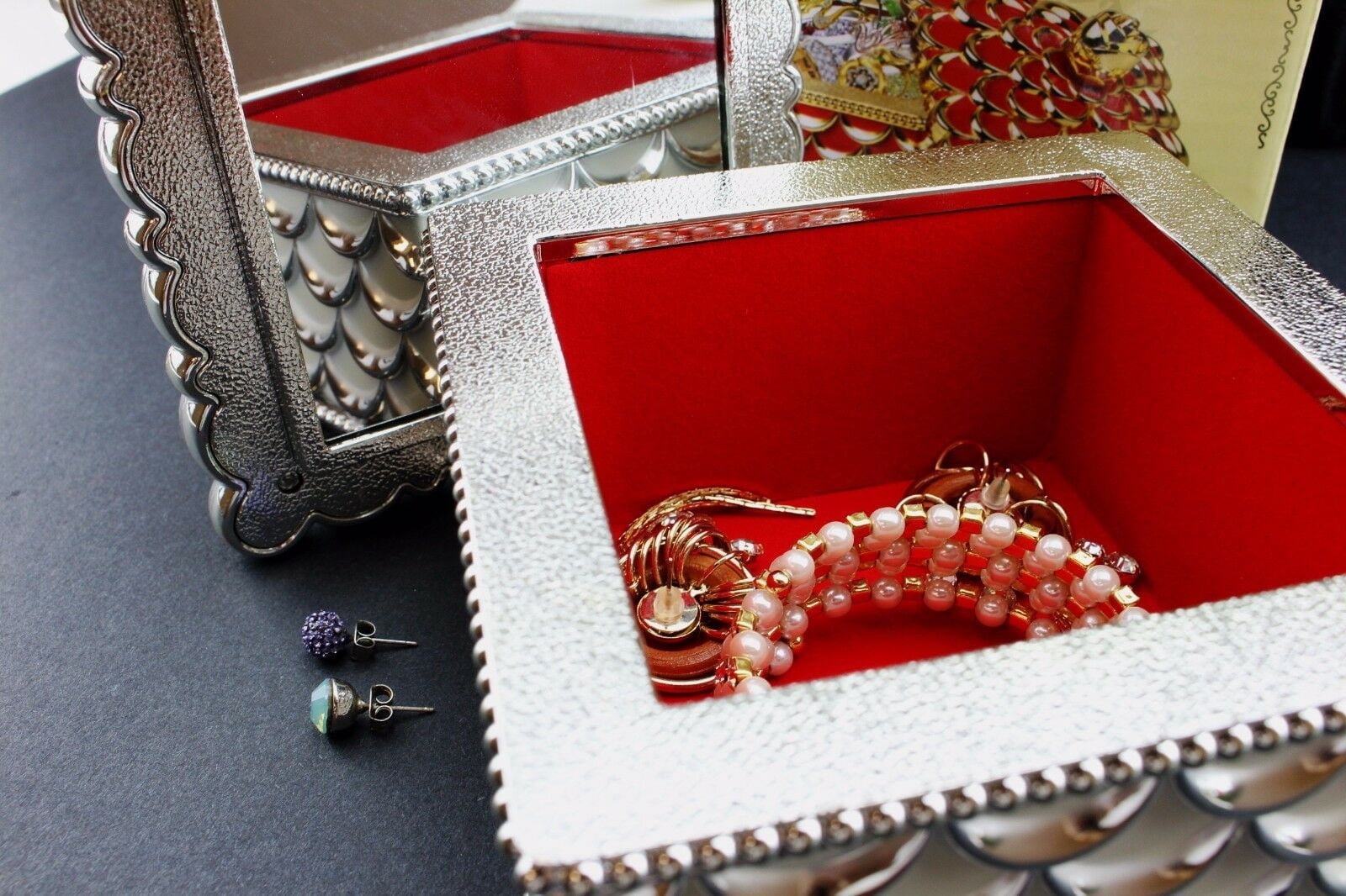 Quality Vintage Design Square Jewelry Box White Gold Wave Pattern Home Organizer KT00043