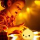 thumbnail image 4 of Luz de noche para niños, linda lámpara de bola de masa, regalos de cumpleaños para niñas y niños, luz de noche Kawaii Waterdrop de silicona, portátil, para guardería, funciona con pilas, 4 of 5