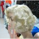 thumbnail image 4 of Peluca Marilyn Monroe peluca corta rizada rubia clara peluca sintética para mujer Halloween Cosplay y disfraz diario con gorro de peluca Sailing  Electrónica, 4 of 4
