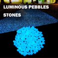 thumbnail image 2 of Paquete de 300 piedras luminosas NQ para jardín que brillan en la oscuridad azules, 2 of 5