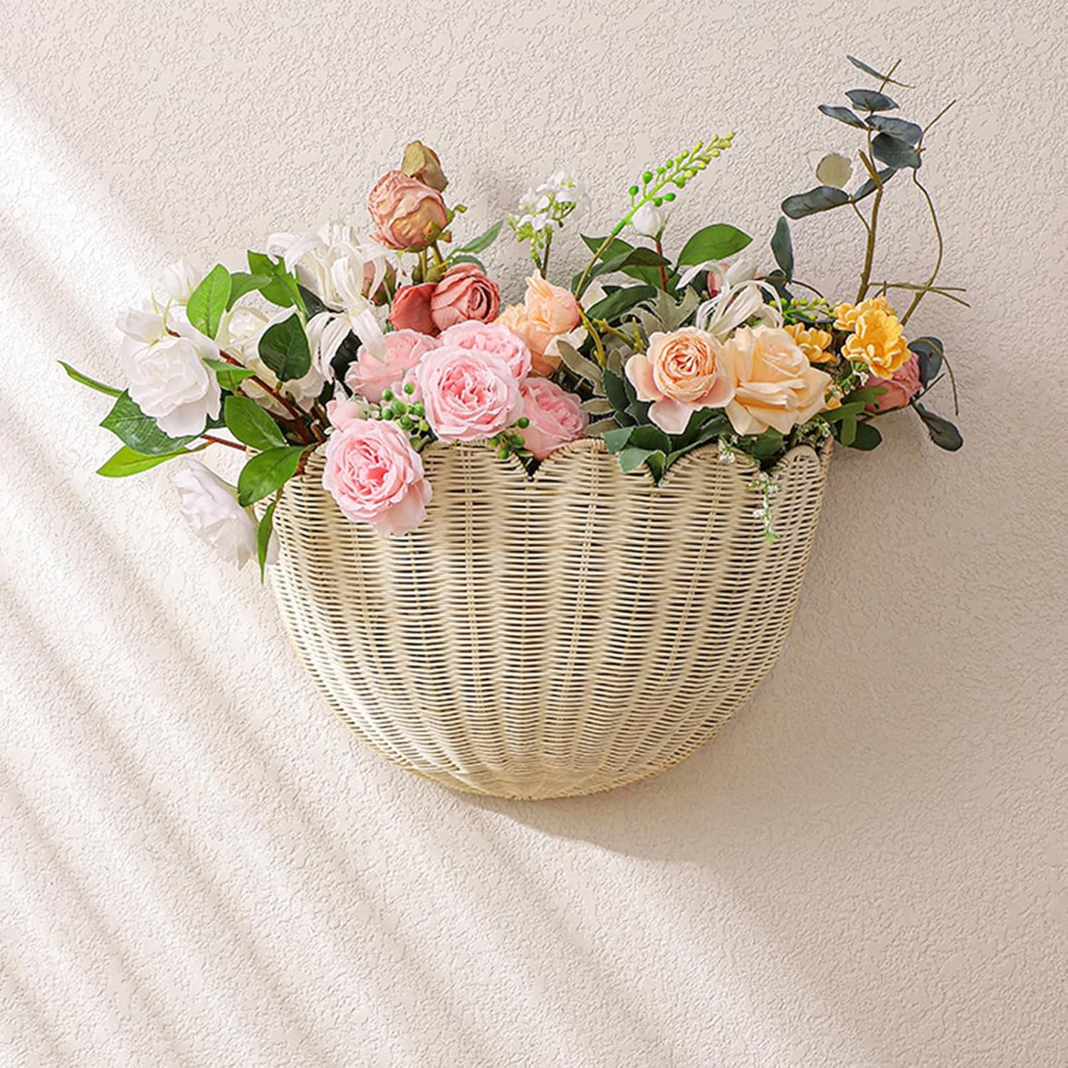 Scalloped Wicker Wall Basket, Hand Woven Hanging Basket, Natural Scalloped Hanging Wall Basket Storage & Home Decor, for Living Room Bathroom Kitchen (2 Pcs,14 x 8 x 6 Inch)